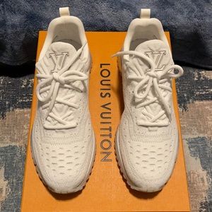 Unworn White Louis Vuitton V.N.R sneakers sz(8)